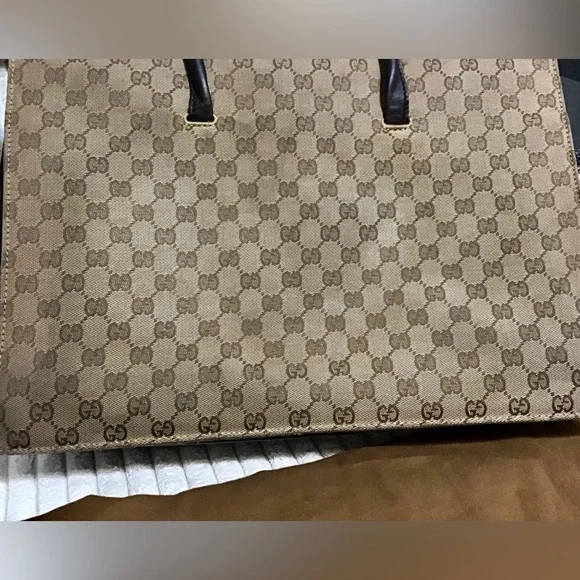 Gucci Bags - Picture 2 of 16